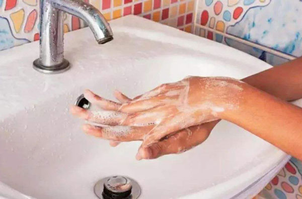 洗手同戴口罩一样重要，自动感应皂液器免接触洗手