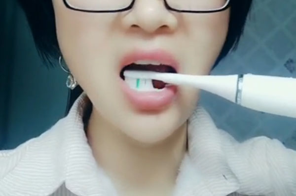 电动牙刷怎么刷牙，智能电动牙刷助你刷出一口好牙！