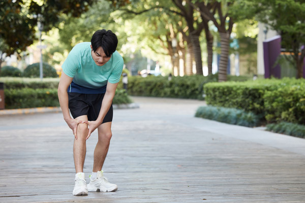 跑步后膝盖疼，跑步膝盖疼能自愈吗？